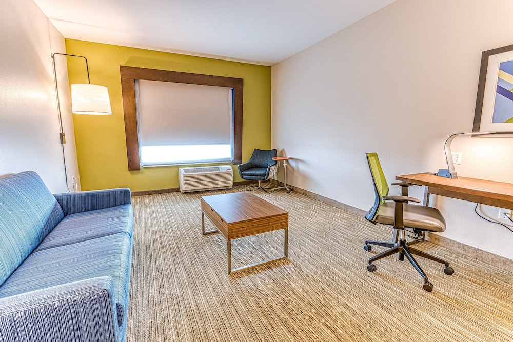 holiday inn express and suites rantoul by ihg