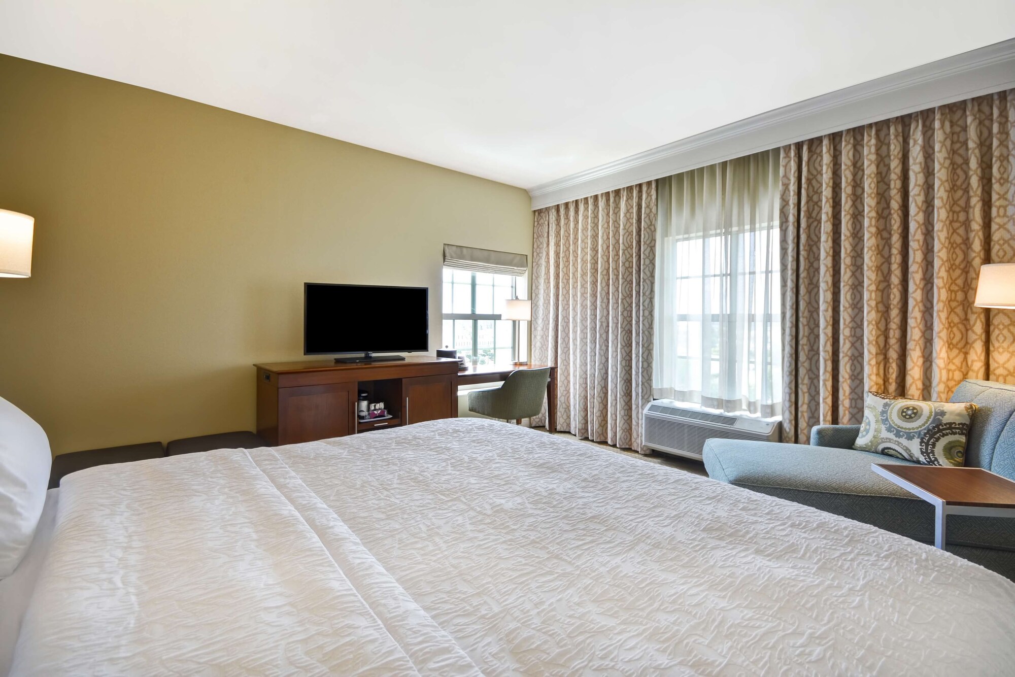 hampton inn and suites charleston airport
