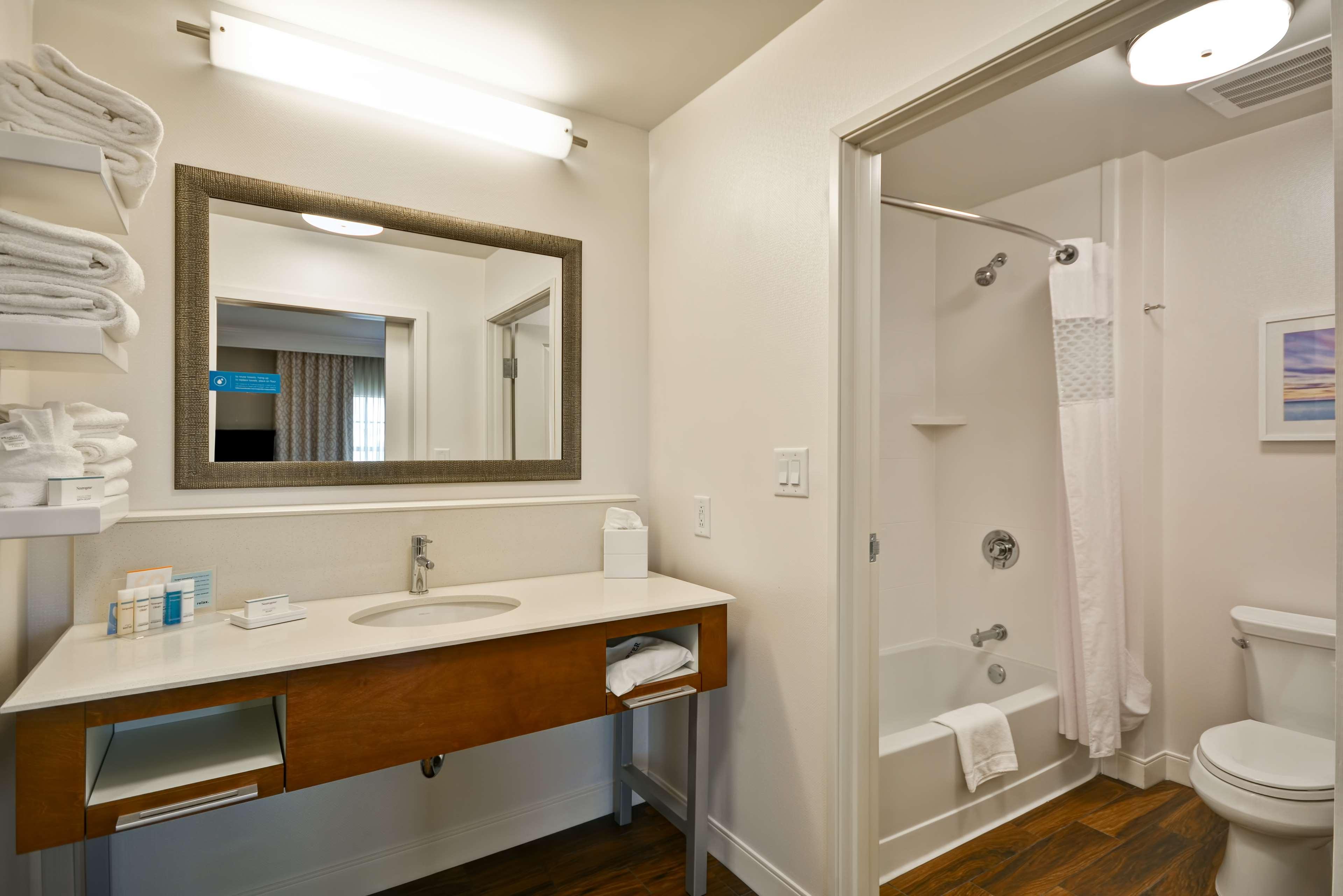 hampton inn and suites charleston airport