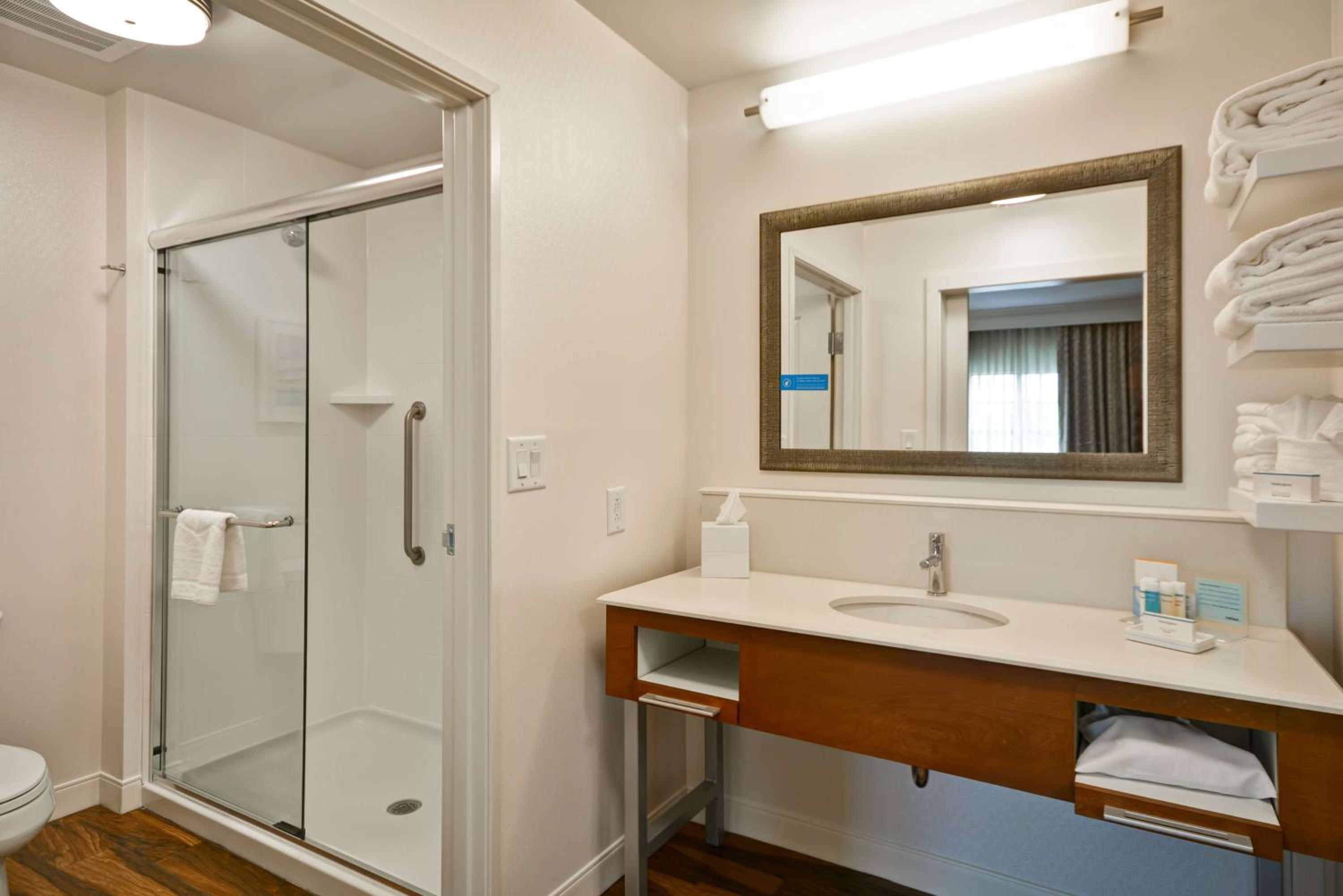hampton inn and suites charleston airport