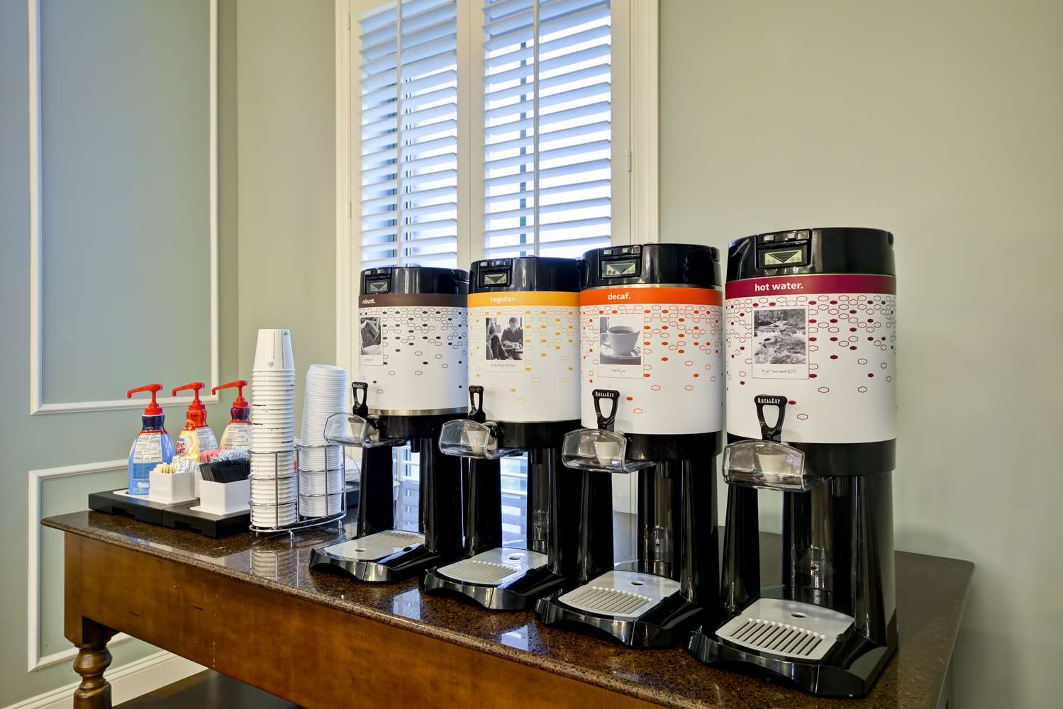 hampton inn and suites charleston airport