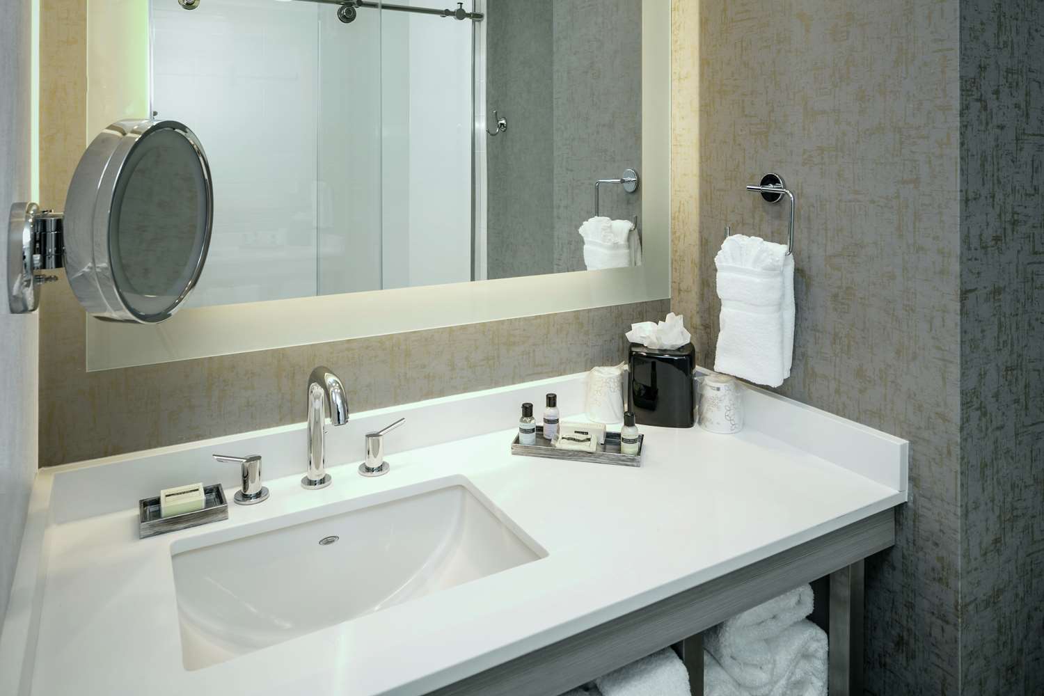 hilton garden inn seattle bellevue downtown wa