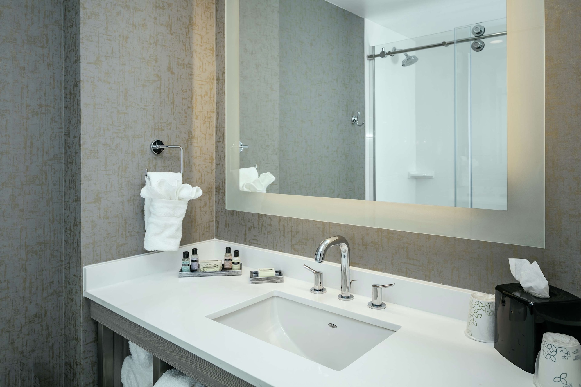 hilton garden inn seattle bellevue downtown wa