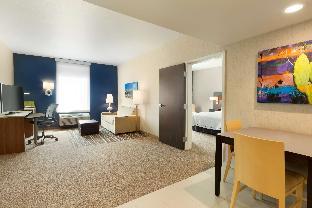 home2 suites by hilton glendale westgate