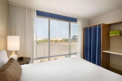 home2 suites by hilton glendale westgate