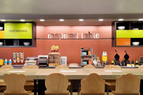 home2 suites by hilton glendale westgate