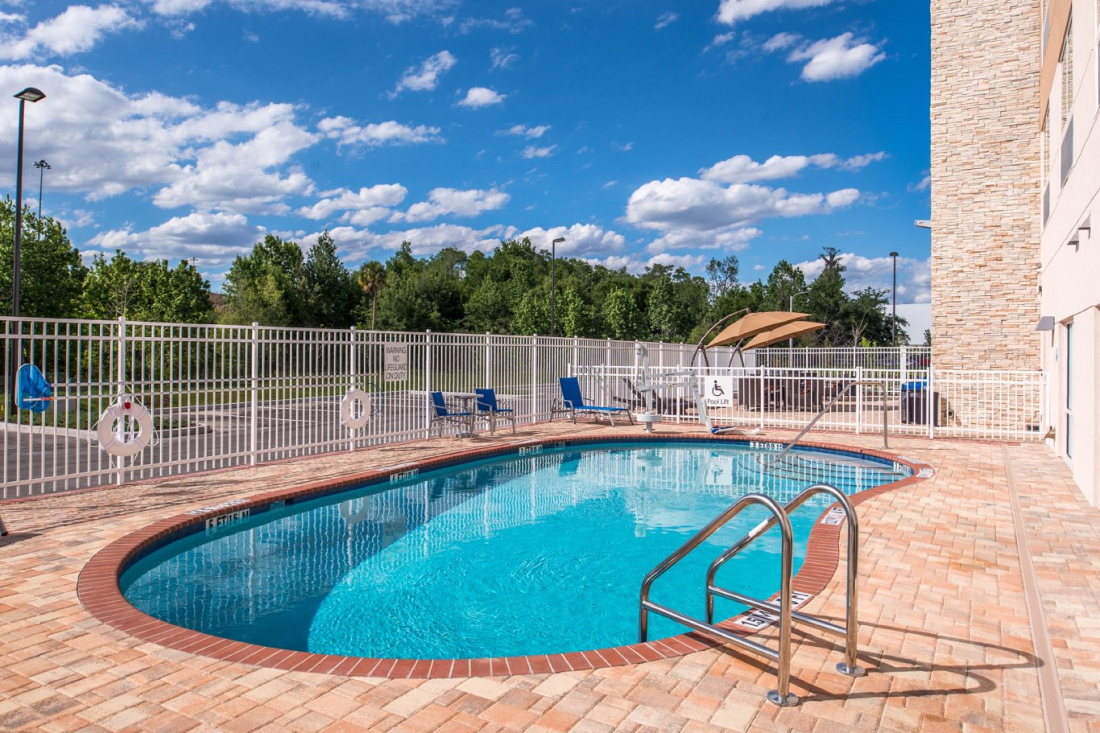 holiday inn express and suites tampa north wesley chapel