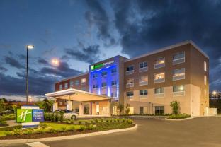 holiday inn express and suites tampa north wesley chapel