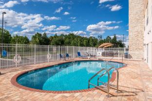 holiday inn express and suites tampa north wesley chapel