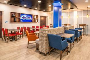 holiday inn express and suites tampa north wesley chapel