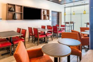 holiday inn express and suites tampa north wesley chapel