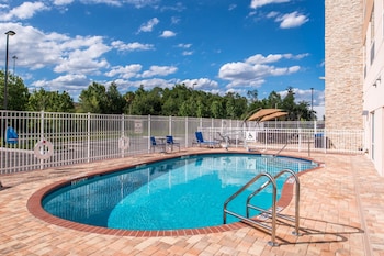 Holiday Inn Express & Suites Tampa North - Wesley Chapel,Tampa>>Pebble Creek,3 star