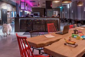 Moxy London Excel,East Ham>>Docklands,4 star