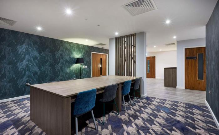 hampton by hilton humberside airport