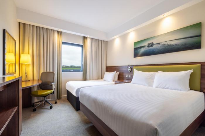 hampton by hilton humberside airport