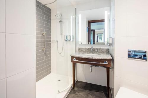 hampton by hilton humberside airport