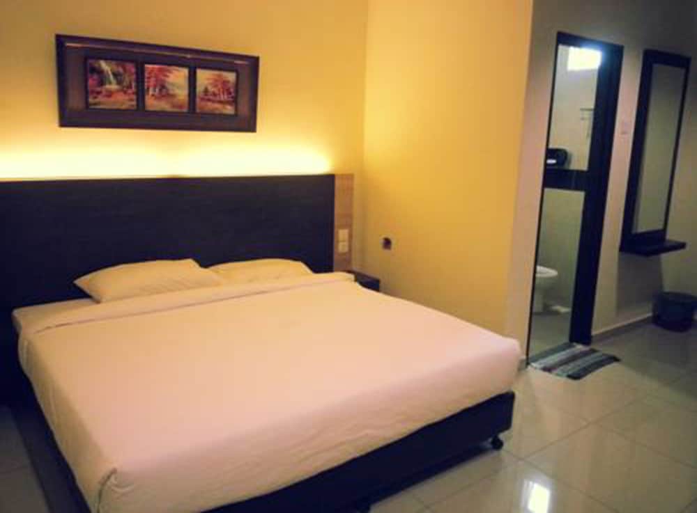 hotel centre point tampin