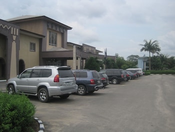 axari hotel and suites