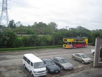 axari hotel and suites