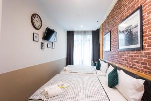 b street hotel