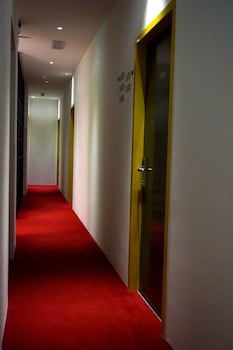 b street hotel