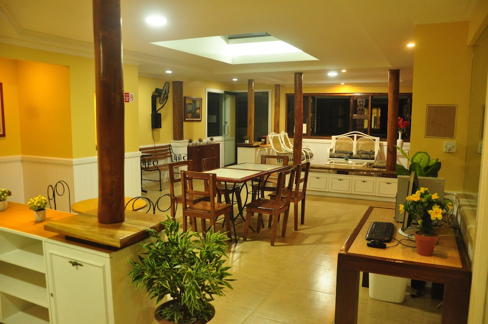 casa verde hotel and events center