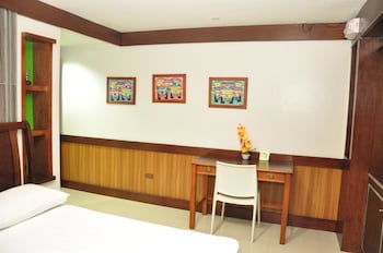 casa verde hotel and events center