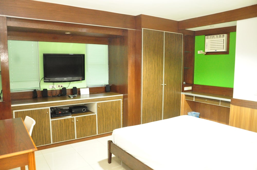 casa verde hotel and events center