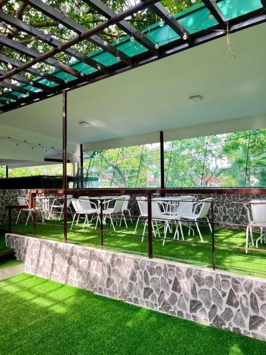 casa verde hotel and events center