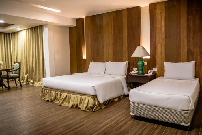la fiesta hotel