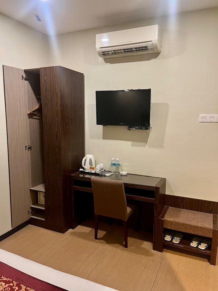 eight days boutique hotel