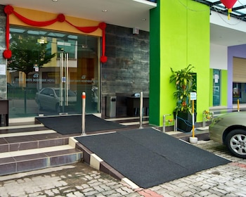eight days boutique hotel