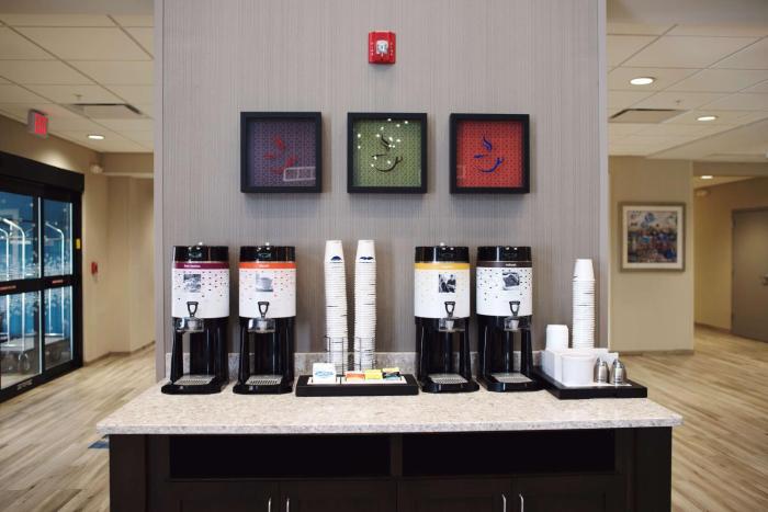 hampton inn and suites des moines urbandale