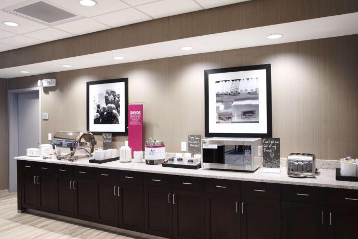hampton inn and suites des moines urbandale