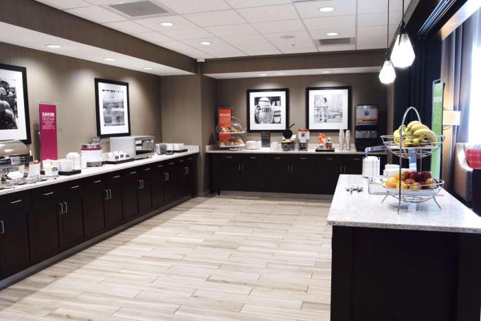hampton inn and suites des moines urbandale
