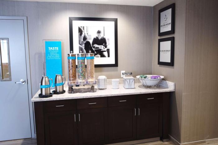 hampton inn and suites des moines urbandale