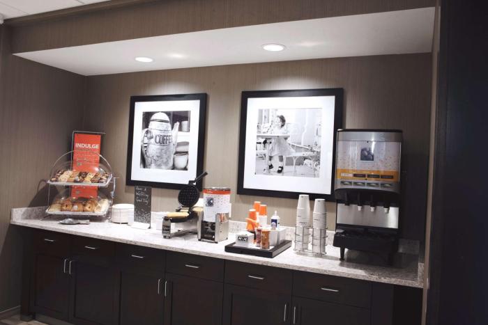 hampton inn and suites des moines urbandale