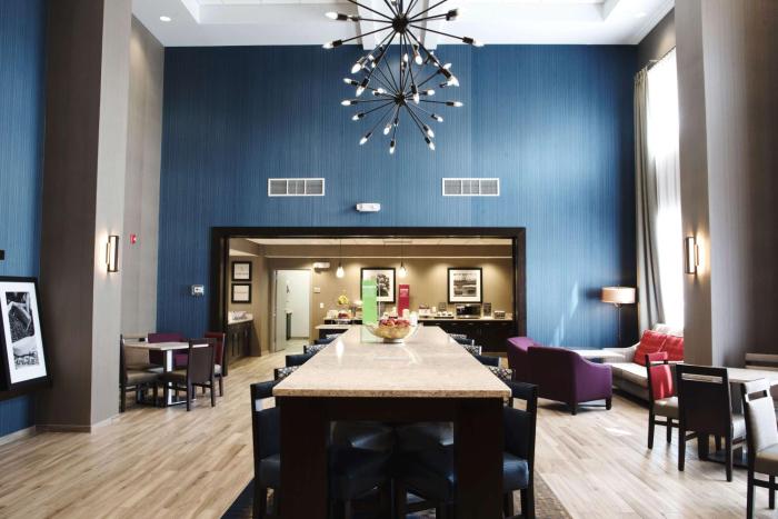 hampton inn and suites des moines urbandale