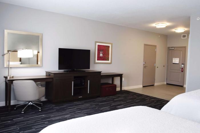 hampton inn and suites des moines urbandale