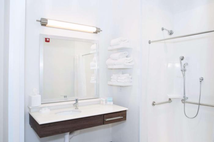 hampton inn and suites des moines urbandale