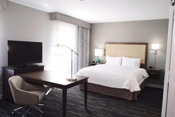 hampton inn and suites des moines urbandale