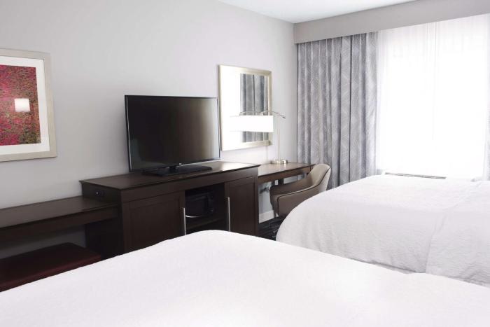 hampton inn and suites des moines urbandale