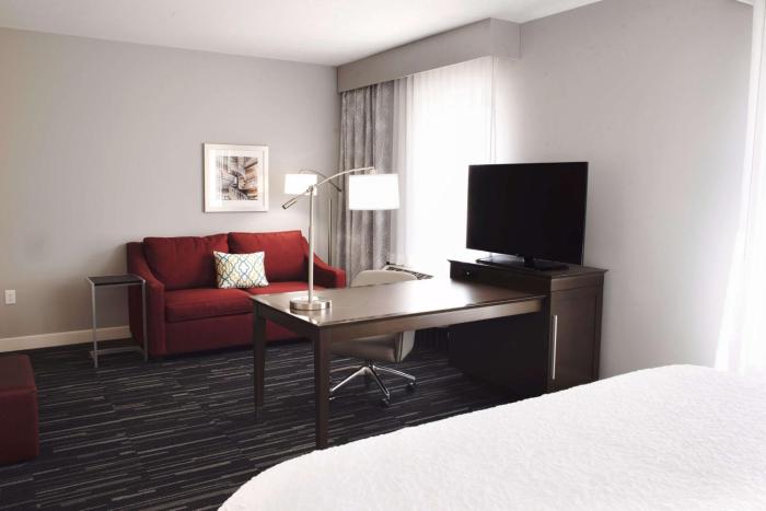 hampton inn and suites des moines urbandale