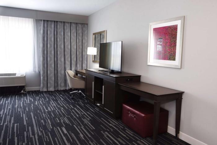 hampton inn and suites des moines urbandale