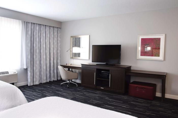 hampton inn and suites des moines urbandale
