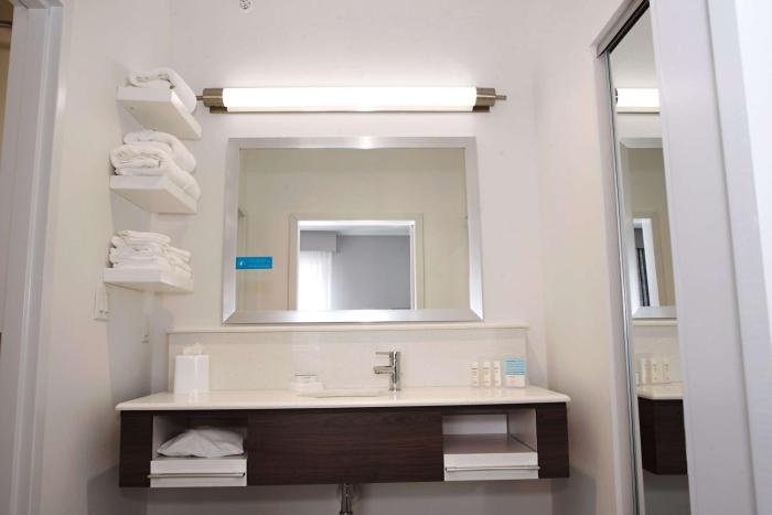 hampton inn and suites des moines urbandale