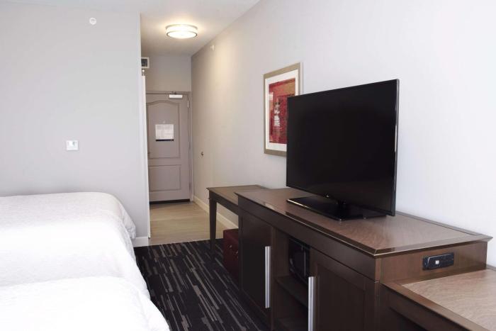 hampton inn and suites des moines urbandale