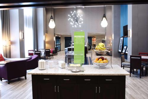 hampton inn and suites des moines urbandale