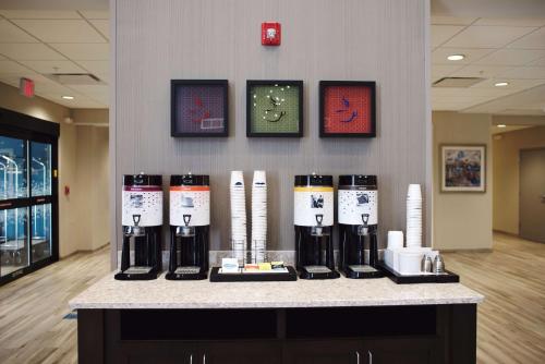 hampton inn and suites des moines urbandale