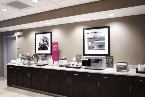 hampton inn and suites des moines urbandale